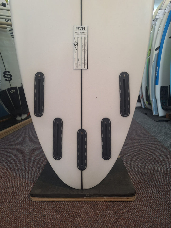 PYZEL PU SCORE LORD 6'2 X 20" X 2 11/16" = 35.70L