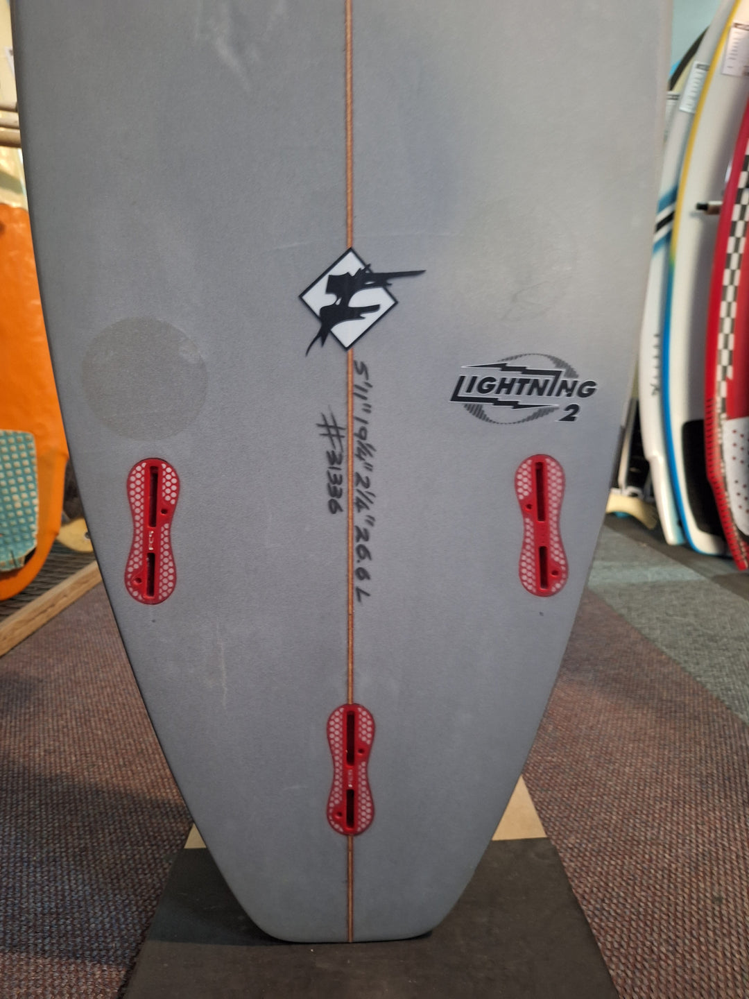 BILT PU LIGHTNING 2 5'11 X 19 1/4' X 2 1/4' = 26.6L