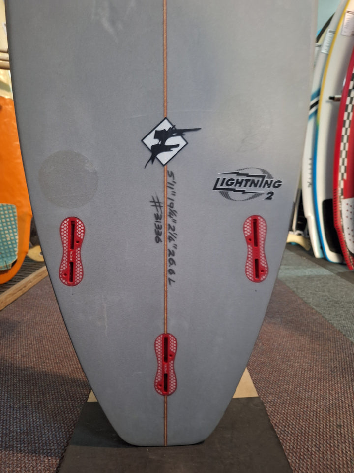 BILT PU LIGHTNING 2 5'11 X 19 1/4' X 2 1/4' = 26.6L