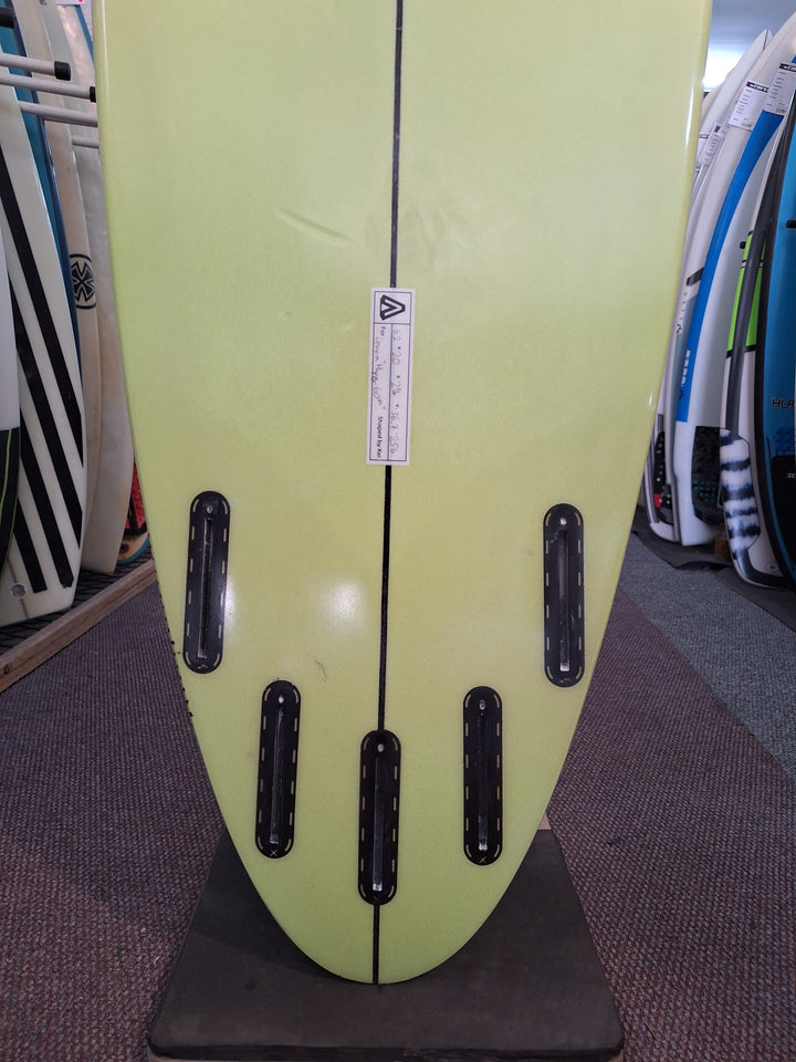 ANALOGY PU PARTNER IN CRIME 6'2 X 20" X 2 3/4" = 36.7L