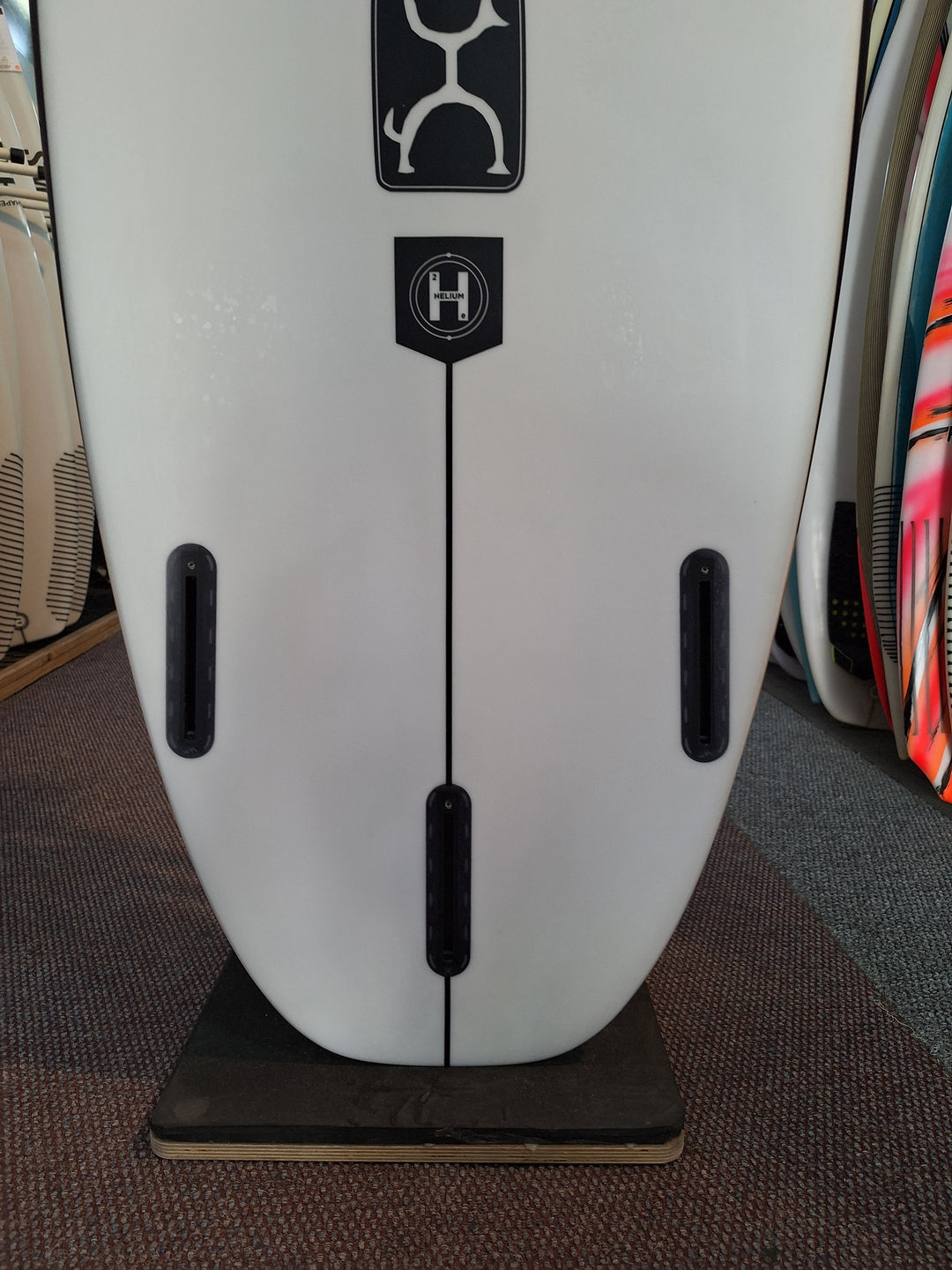 FIREWIRE EPS MACHADOCADO 5'6 x 20 7/8" x 2 9/16" = 32.3L
