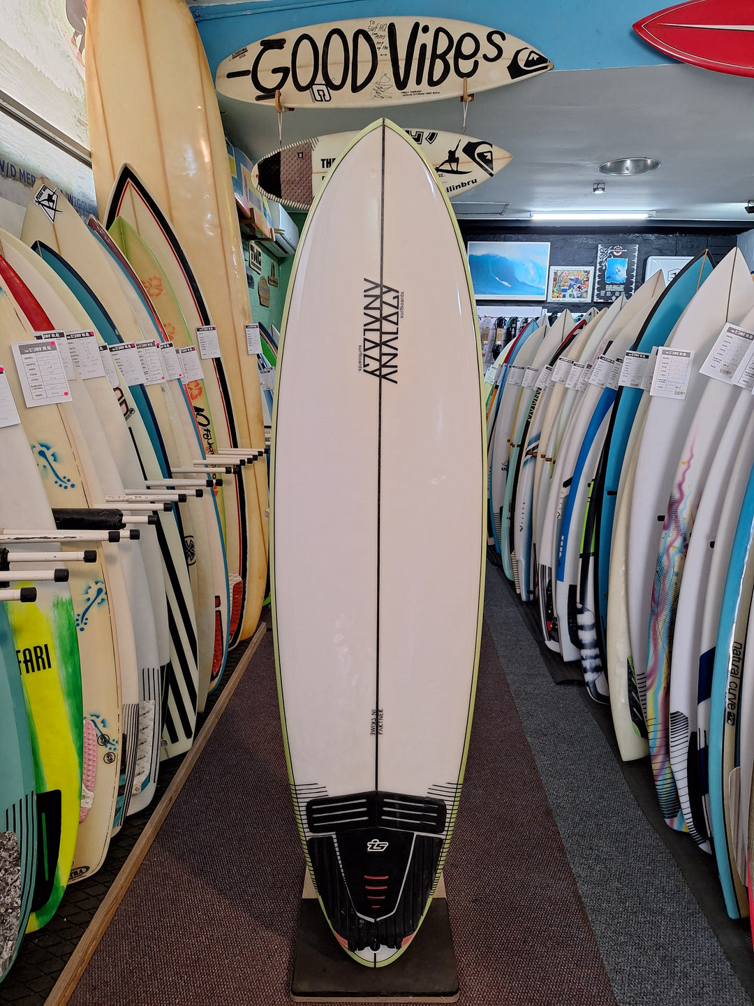 ANALOGY PU PARTNER IN CRIME 6'2 X 20" X 2 3/4" = 36.7L