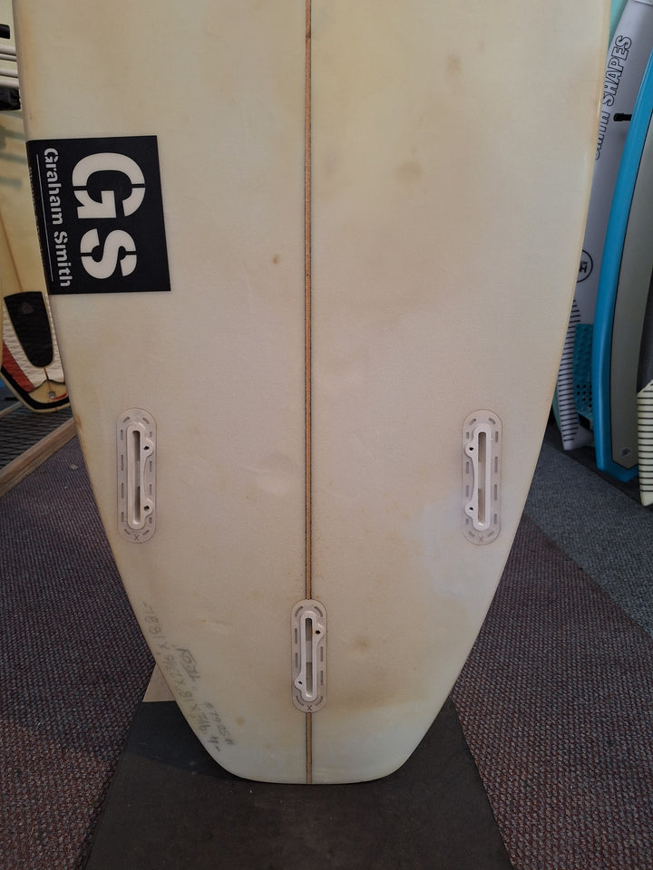 SMTH SHAPES PU JORDY JNR 4'9.5" X 18" X 2 3/16" = 18.8L